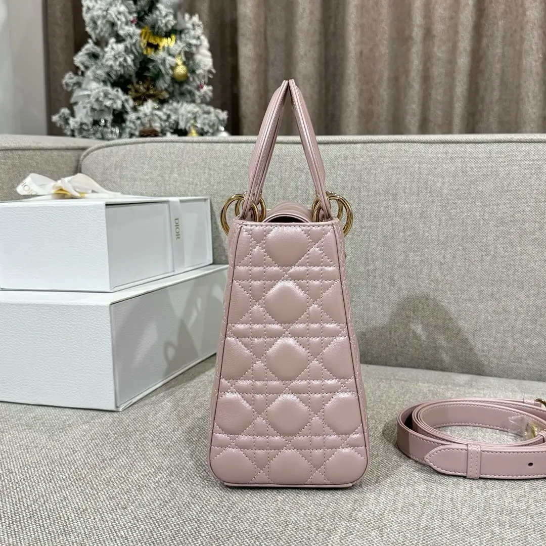 ميديام ليدي د