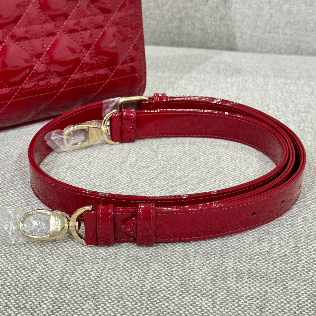 ميديام ليدي د