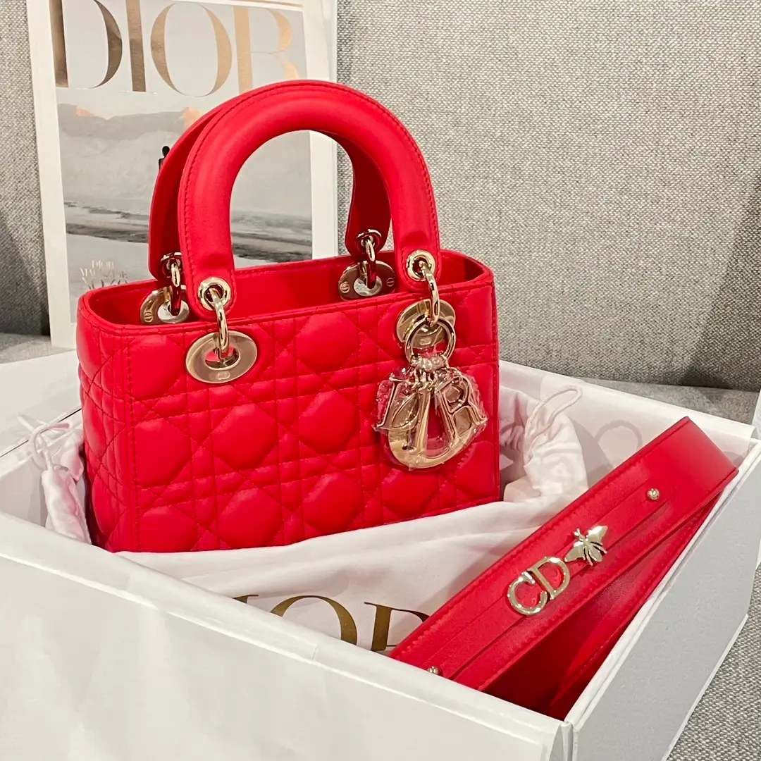 سمول ليدي د