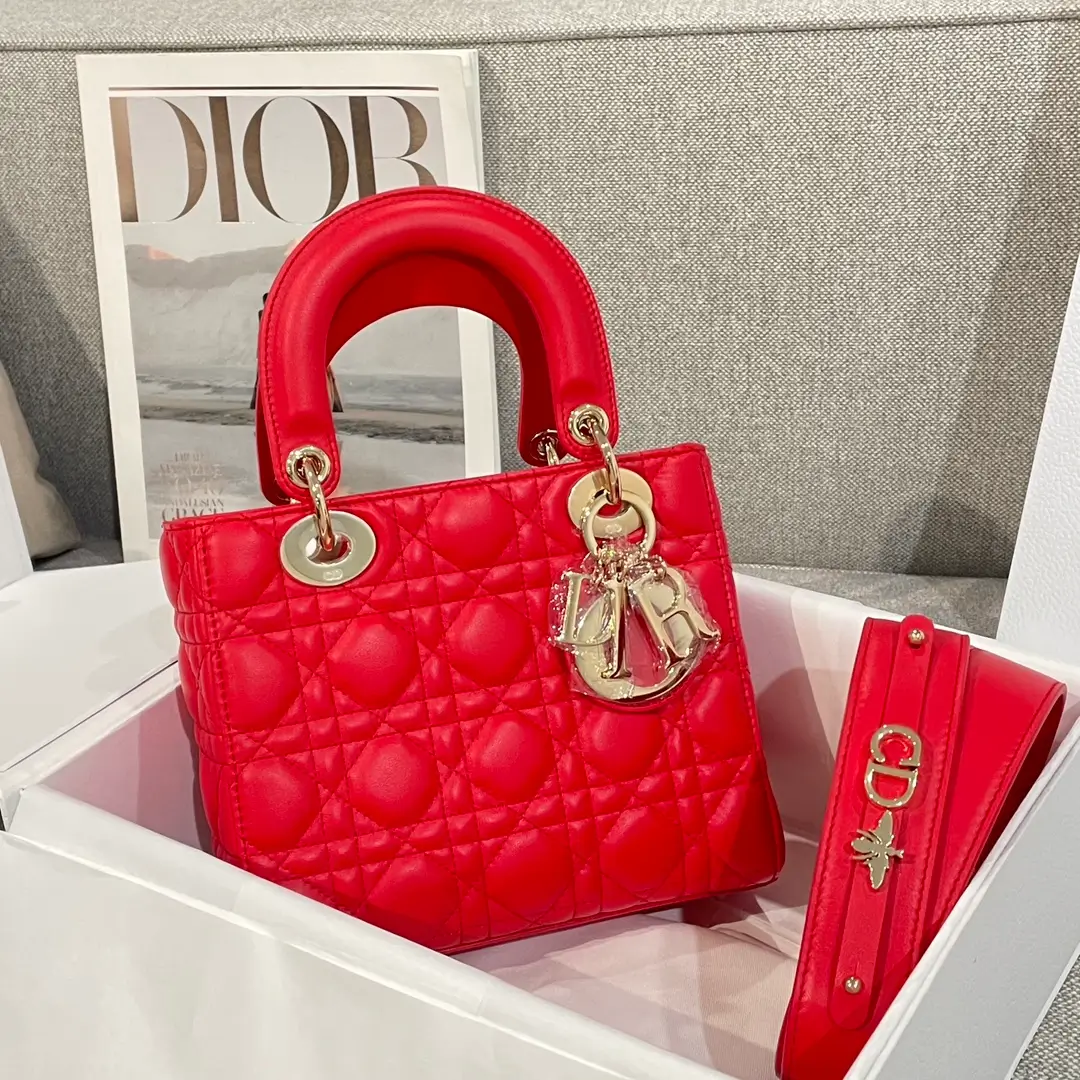 سمول ليدي د