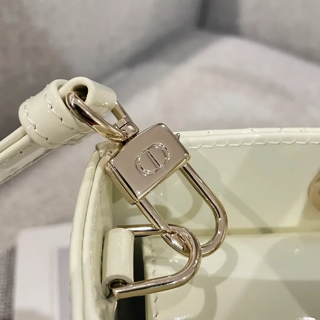 ميديام ليدي دي جوي