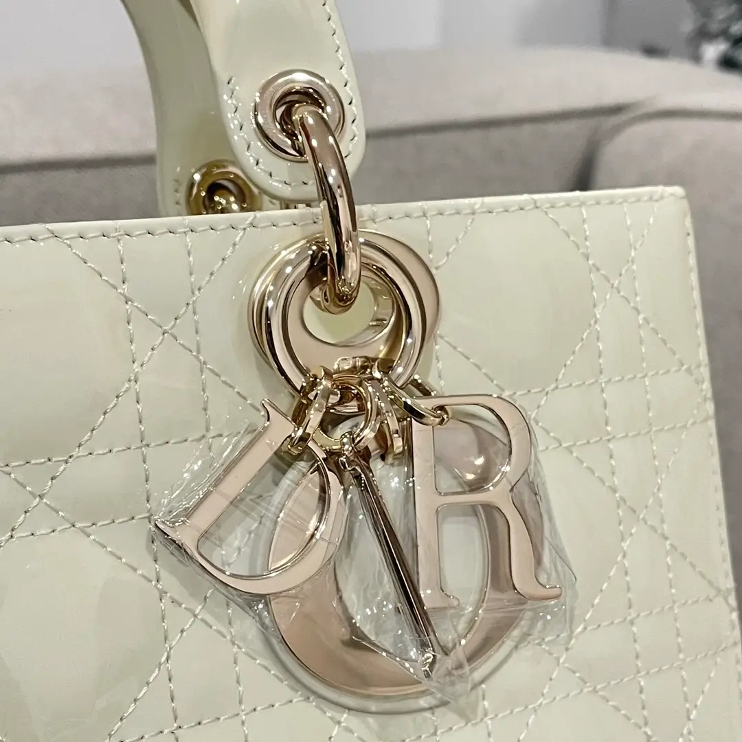 ميديام ليدي دي جوي