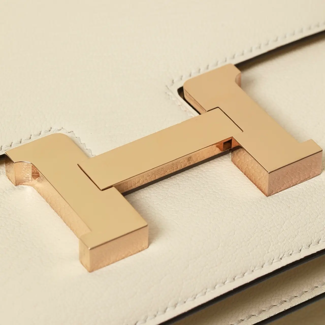 ميني كونستانس / ي٢ - Image 5