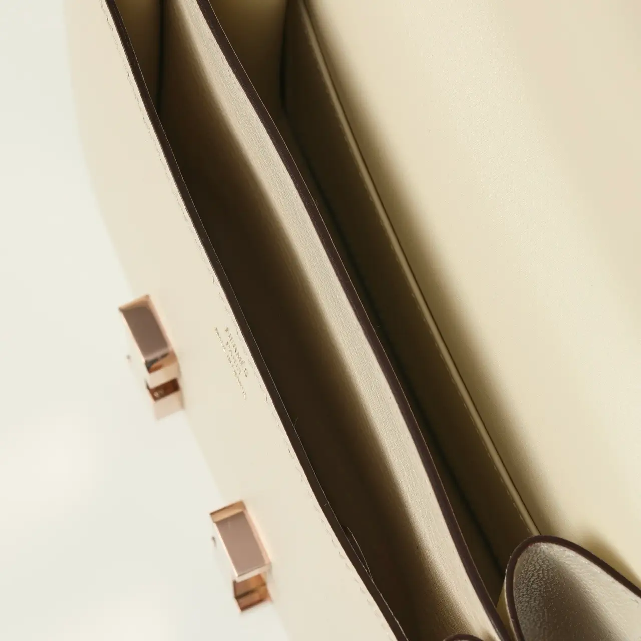 ميني كونستانس / ي٢ - Image 7