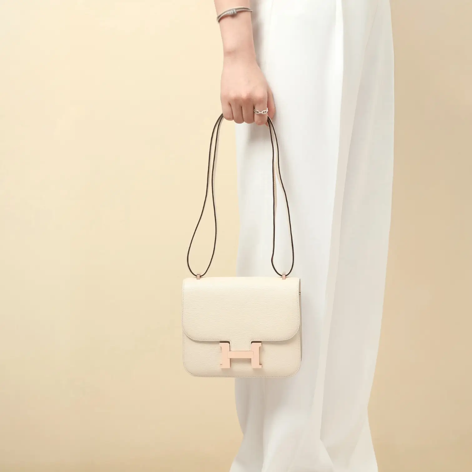 ميني كونستانس / ي٢ - Image 8