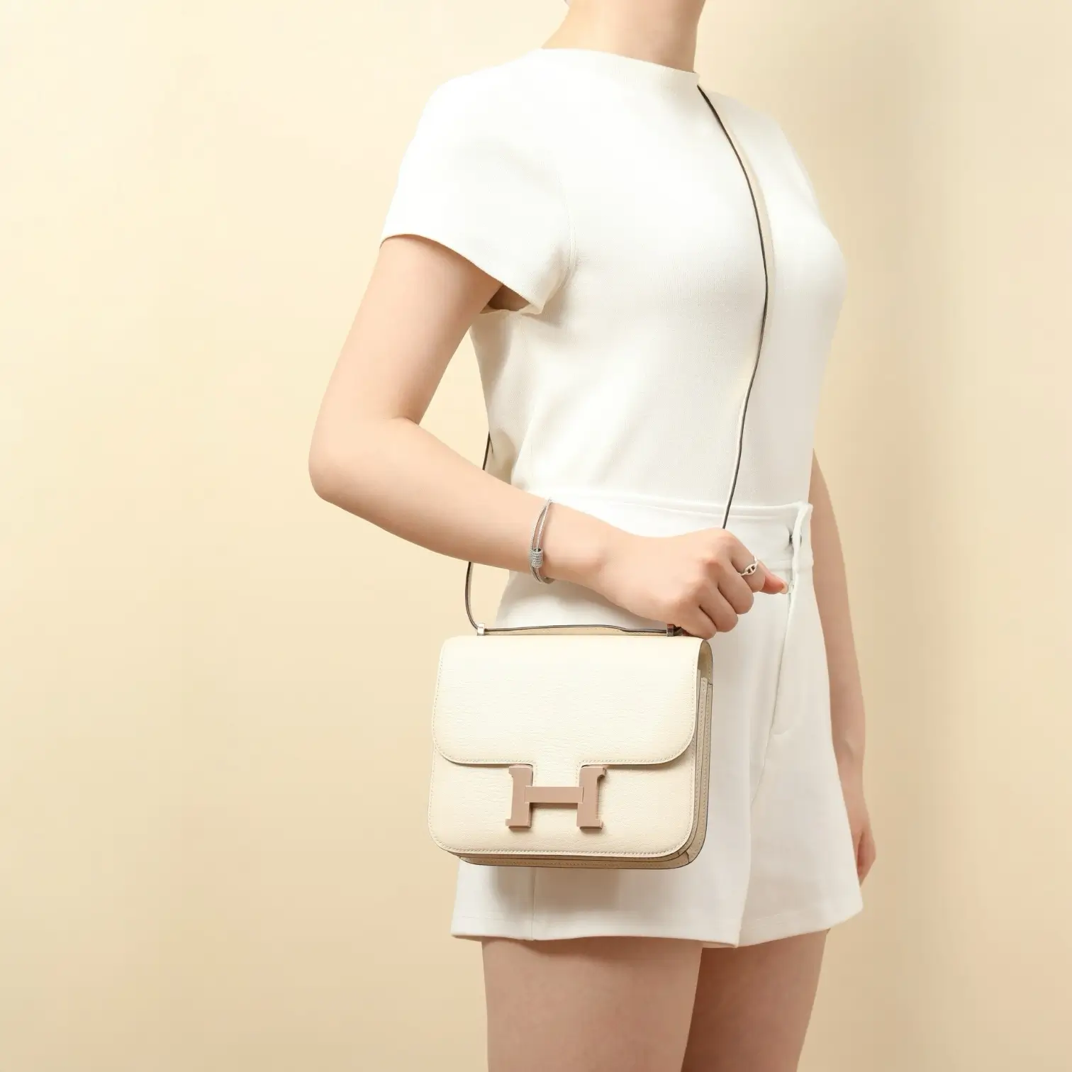 ميني كونستانس / ي٢ - Image 9