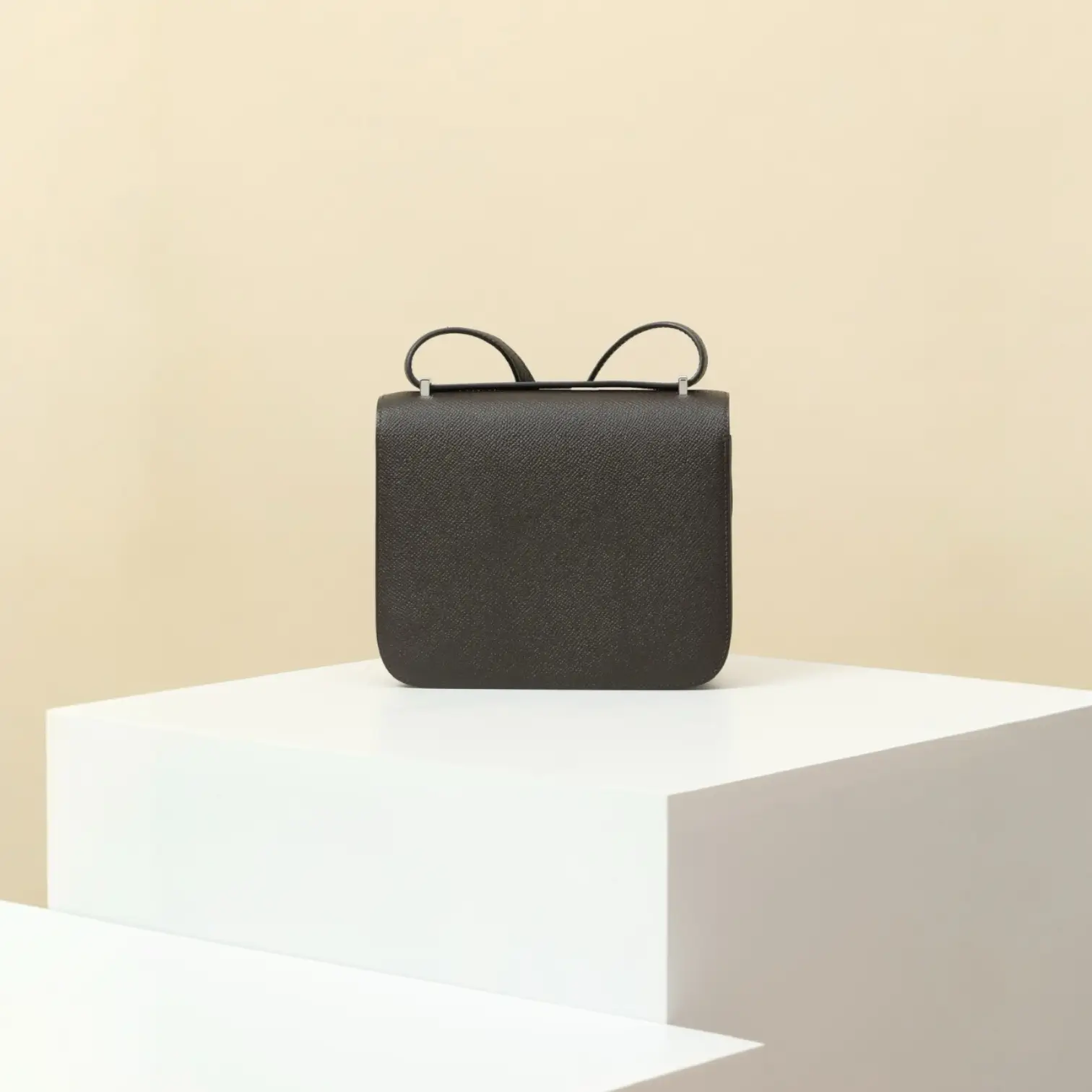 ميني كونستانس / ٤ك - Image 3