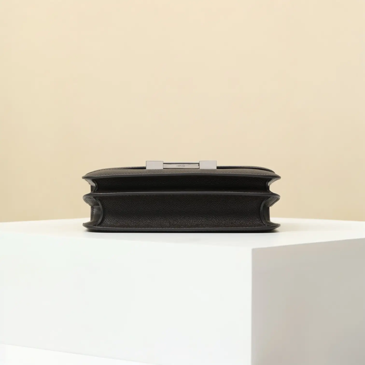 ميني كونستانس / ٤ك - Image 4