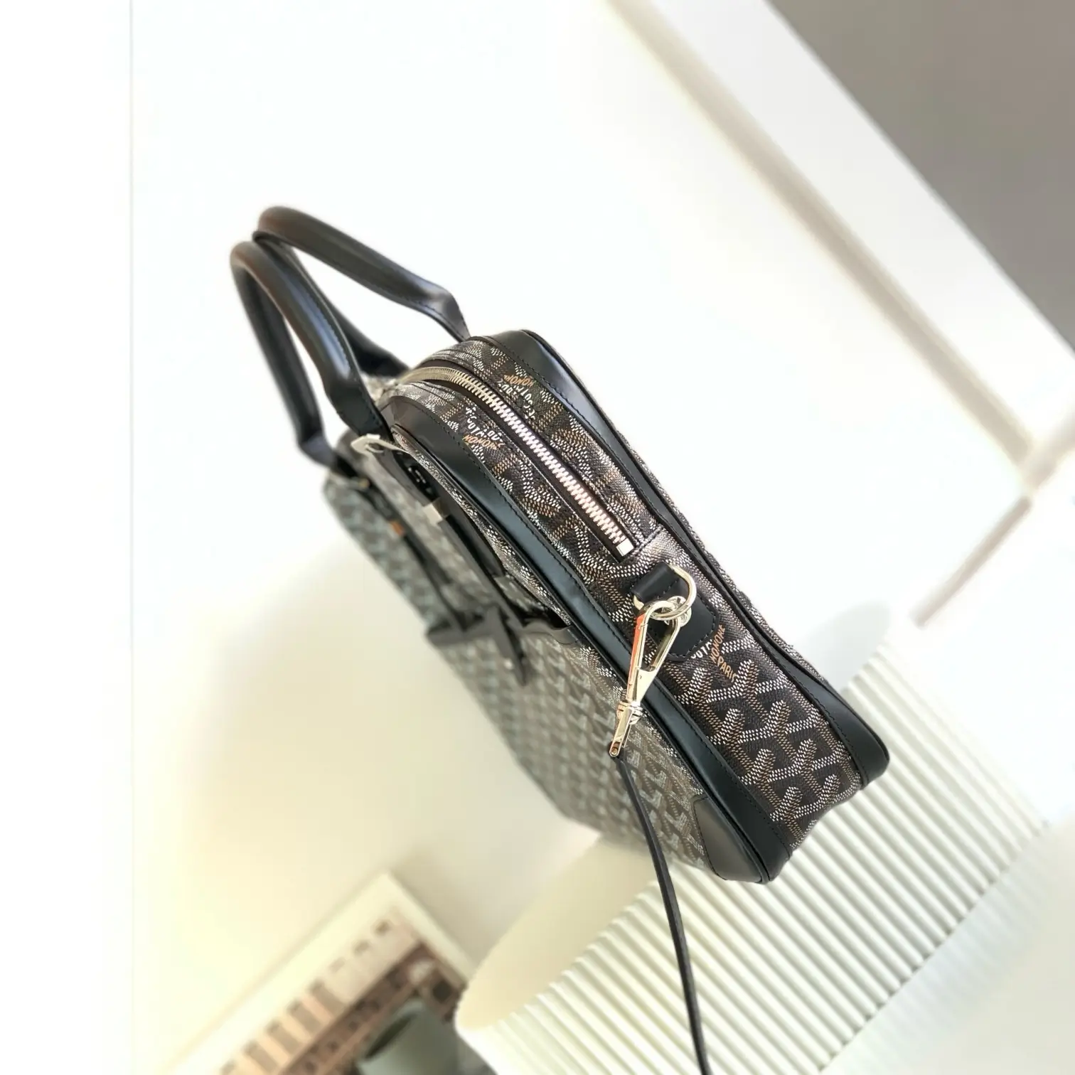 حقيبة مستندات أمباساد (الموديل المتوسط)