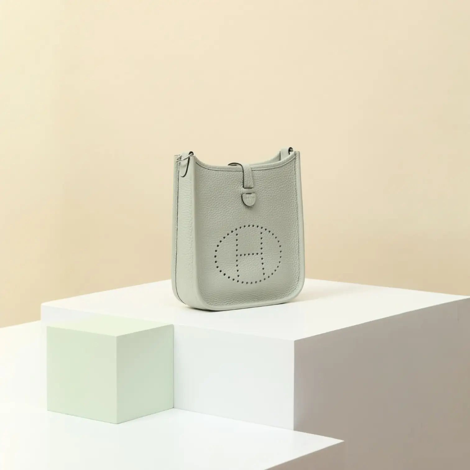 ايفلين ١٦ / وو - Image 2