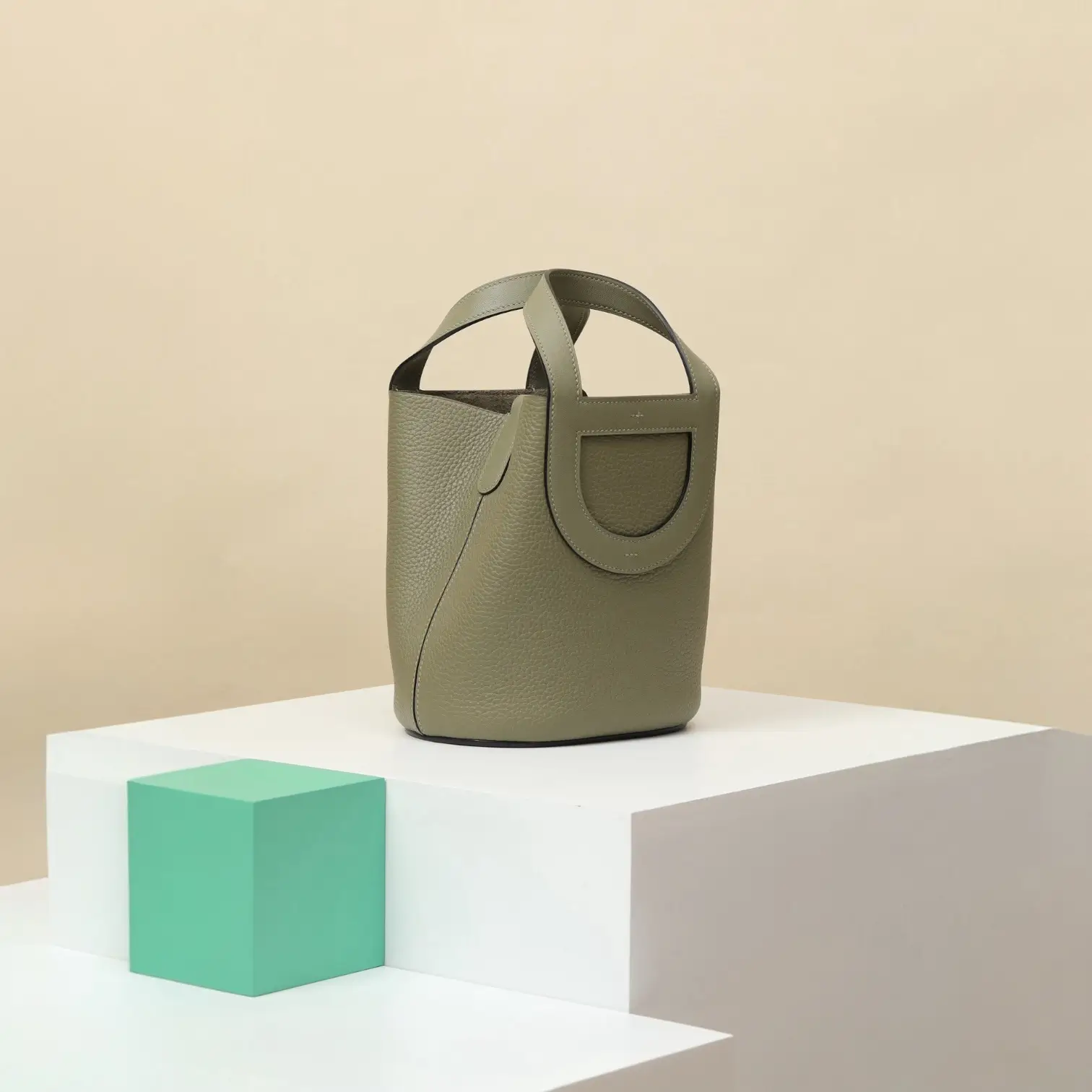 ان ذا لوب ١٨ / ١ق - Image 2