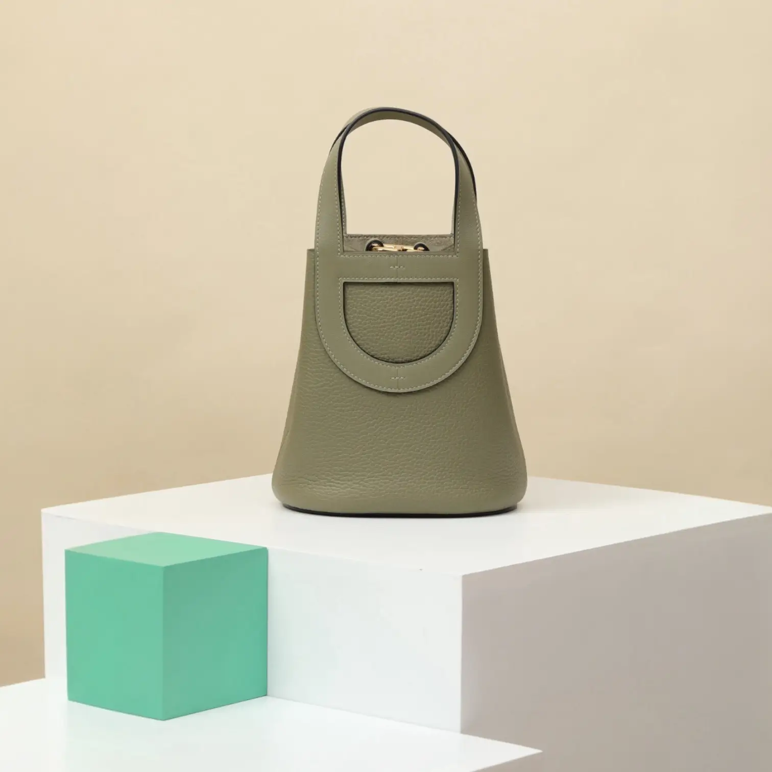 ان ذا لوب ١٨ / ١ق - Image 3