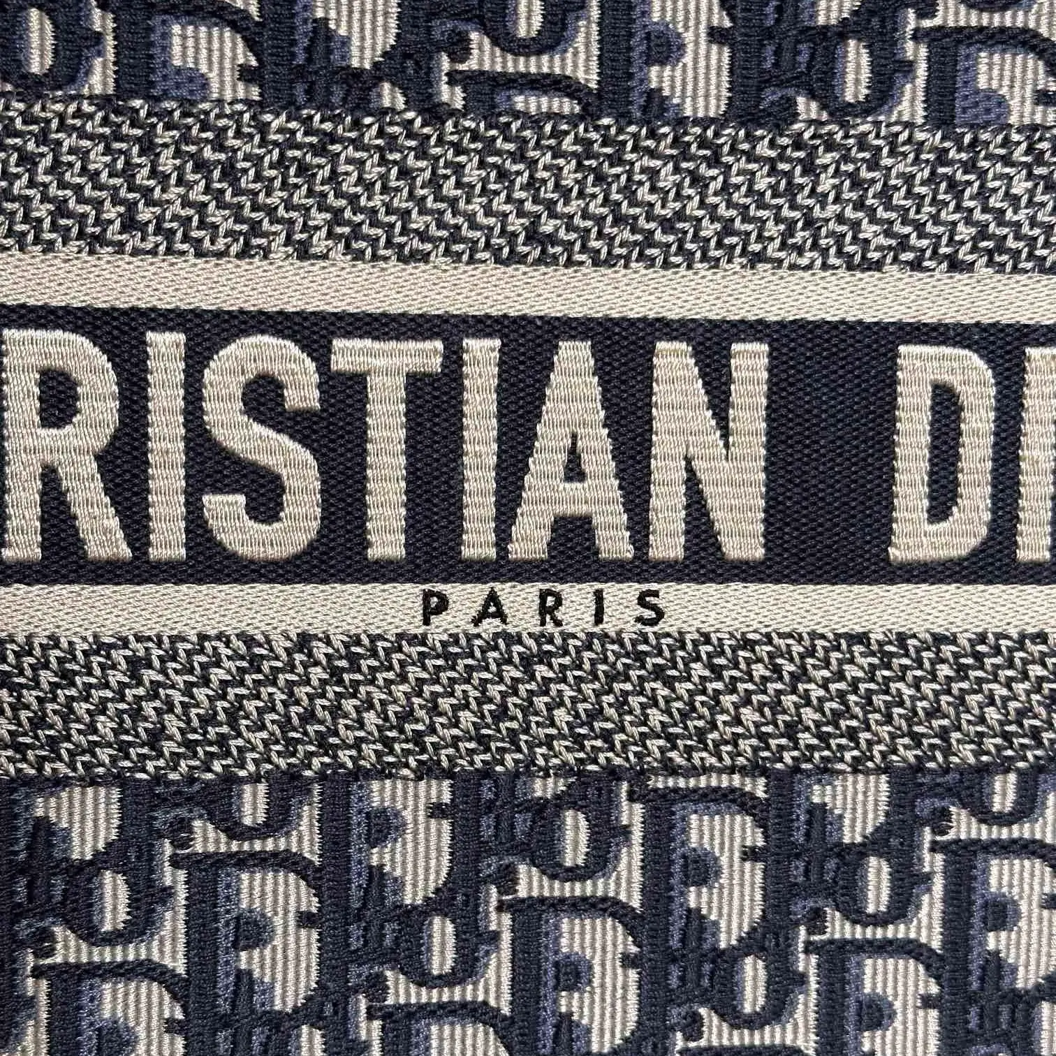 36.5cm ميديام د بوك توت - Image 5