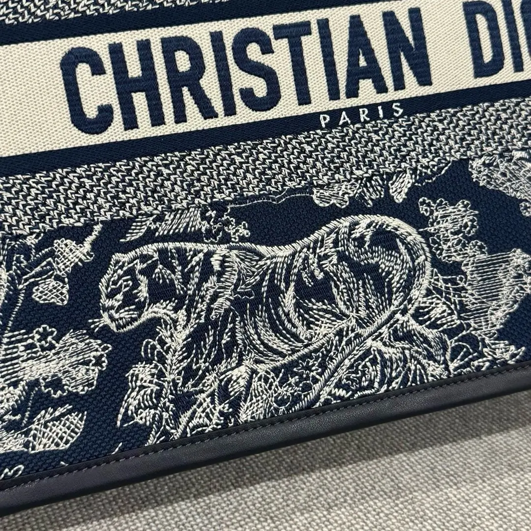 36.5cm ميديام د بوك توت - Image 4